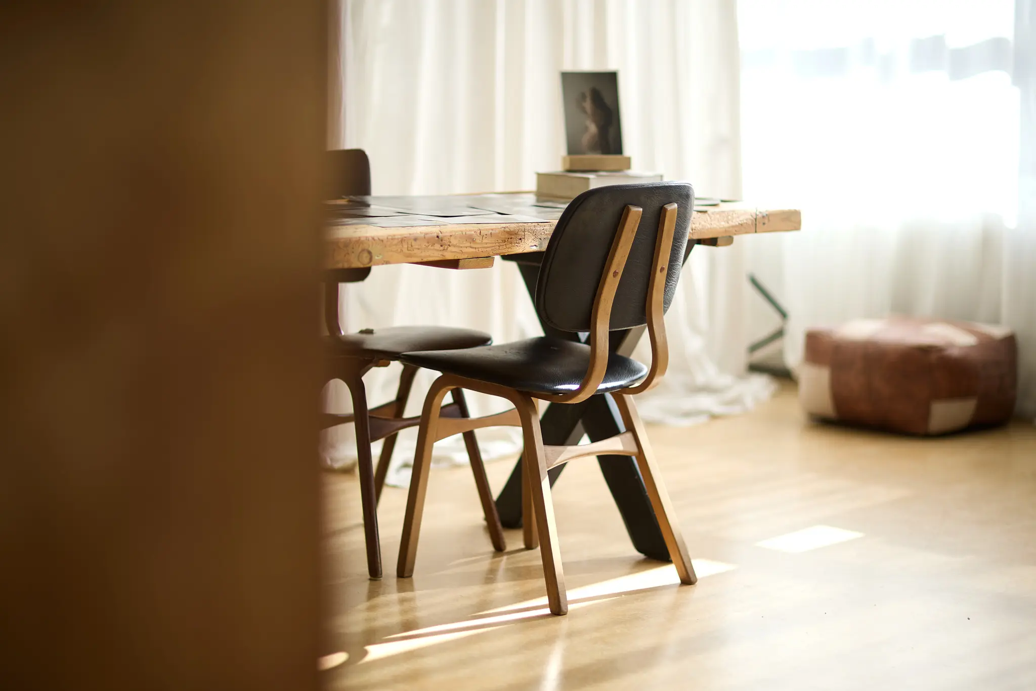 atelier-kantoorruimte-huren-co stoel in een kantoor