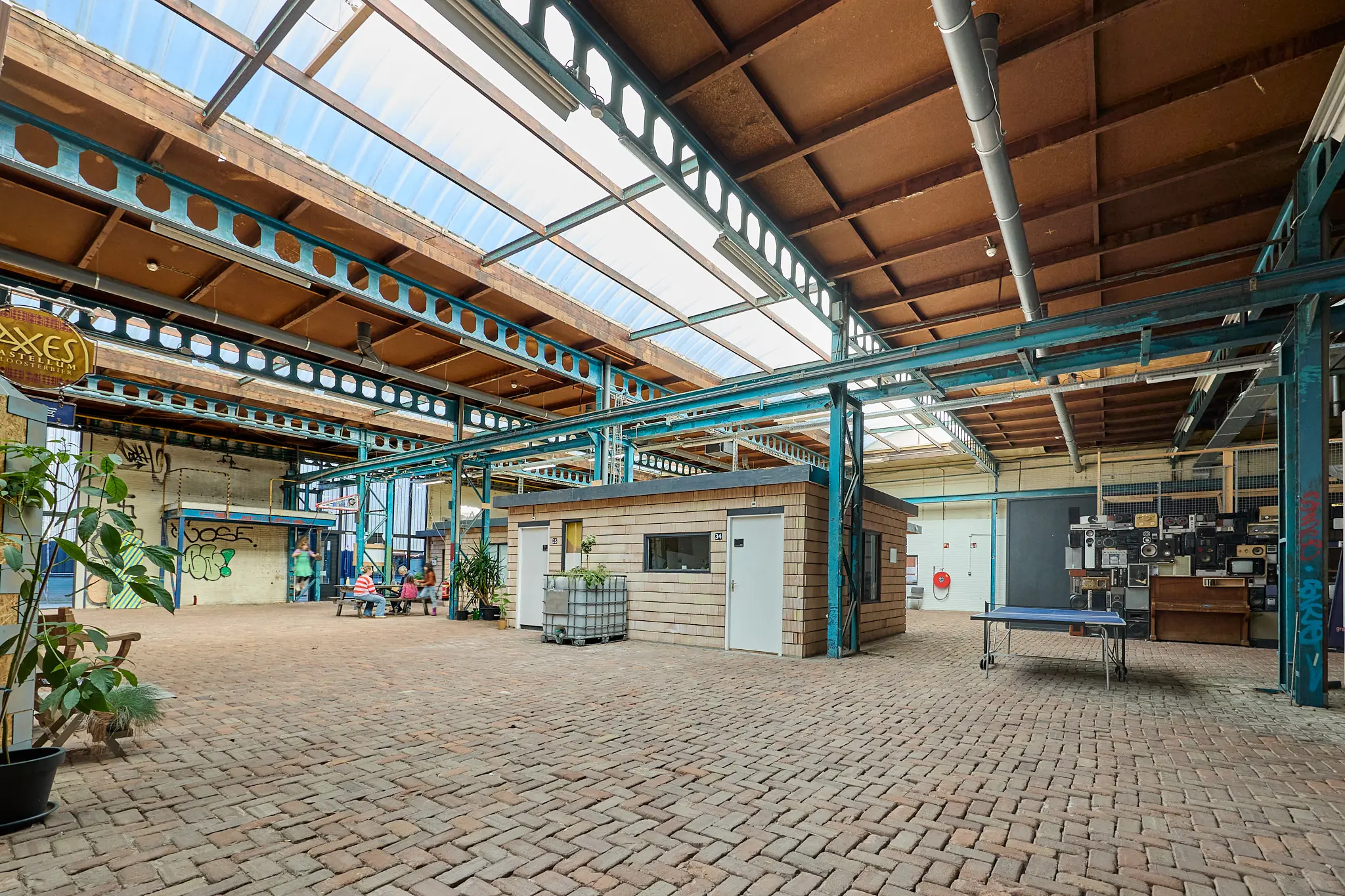 grote-voort-co-mainloods-plein-1 overzichtsfoto van een plein met gebouwen met werkruimtes